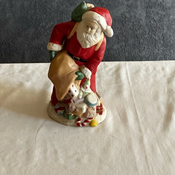 VINTAGE SANTA CLAUS HOLDING A BAG FULL OF GIFTS CERAMIC 7 1/2 “ - Picture 7 of 13